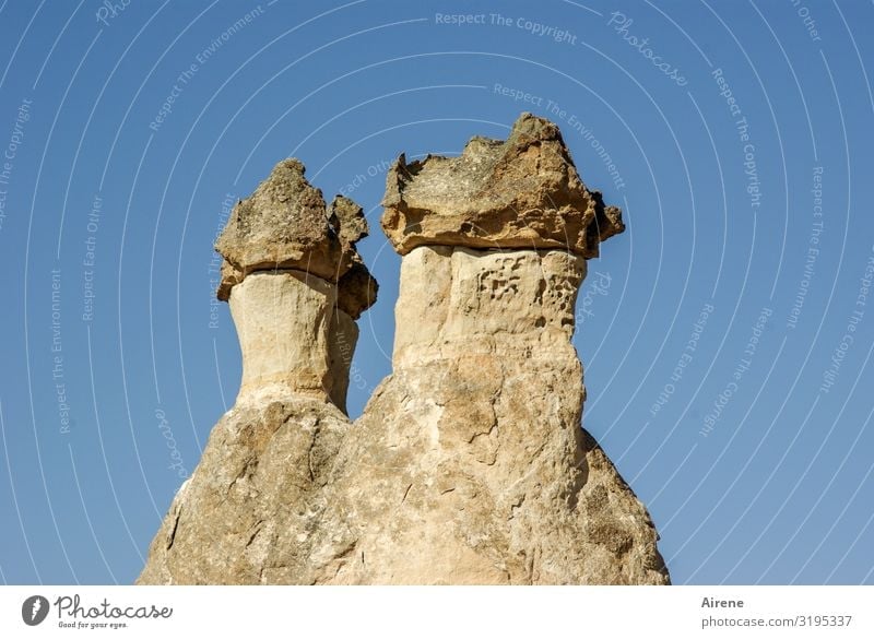 Männer mit Hut Natur Himmel Wolkenloser Himmel Tuffstein Sandstein Gesteinsformationen Cappadocia Türkei Anatolien Sehenswürdigkeit außergewöhnlich Bekanntheit