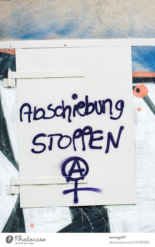 Dauerthema 2019 Mauer Wand Zeichen Schriftzeichen Graffiti Denken sprechen schreiben rebellisch mehrfarbig Mut Sympathie Güte Menschlichkeit Solidarität