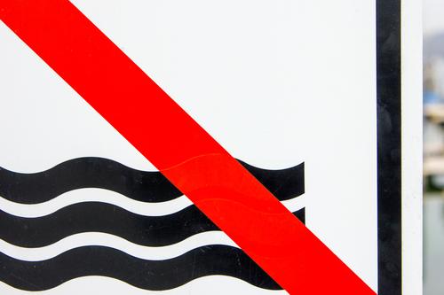 AST 7 | Vorsicht: Wasser! Ferien & Urlaub & Reisen Metall Kunststoff Zeichen Schilder & Markierungen Hinweisschild Warnschild Linie rot schwarz weiß Gefühle
