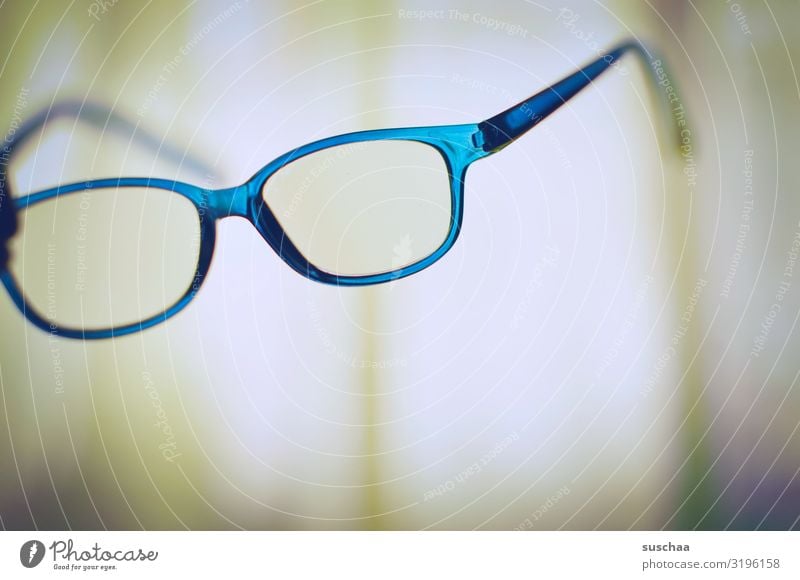 ich glaub ich brauch ne ... Brille Blick Auge Sinnesorgane Optiker Seehilfe Lesebrille Alter schlechte Augen Altersschwäche Sehvermögen Glas Brillengestell hell