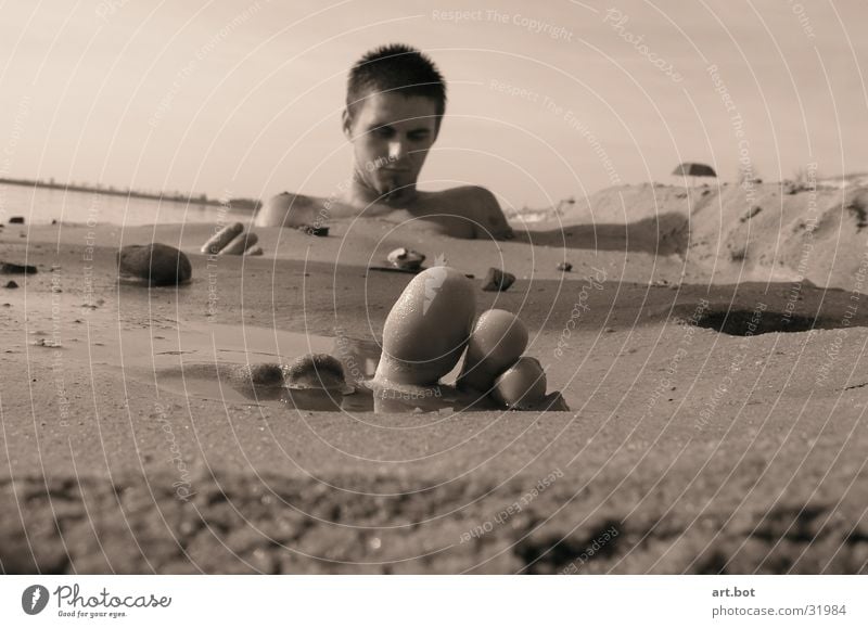 Zehenspitzengefühl Strand Mann Typ Sand eingegraben Tiefenunschärfe Barfuß