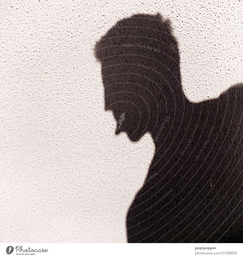 –: Freizeit & Hobby Mensch maskulin Mann Erwachsene Kopf Gesicht Zunge 1 Mauer Wand Ornament frech Schwarzweißfoto Außenaufnahme Schatten Silhouette Totale