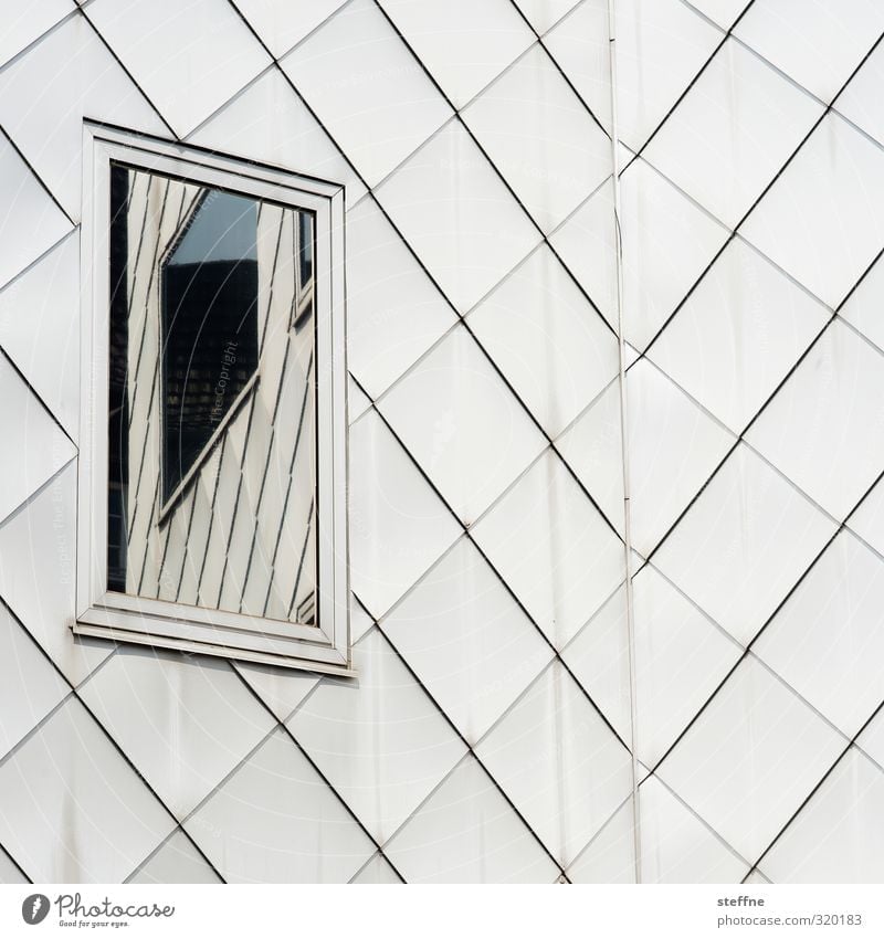 Ein Fenster zu sich selbst Köln Köln-Ehrenfeld Fassade ästhetisch unklar Reflexion & Spiegelung Gedeckte Farben Außenaufnahme abstrakt Strukturen & Formen