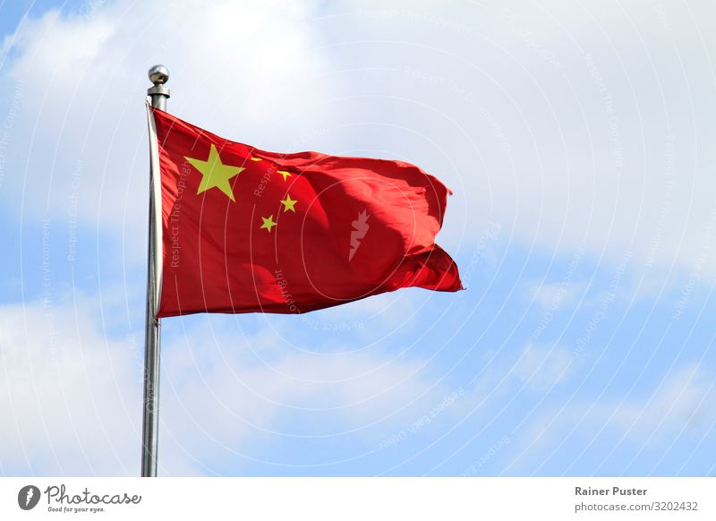 Chinesische Nationalflagge im Wind Wirtschaft Industrie Güterverkehr & Logistik Shanghai Hongkong China Fahne blau gelb rot Politik & Staat Farbfoto