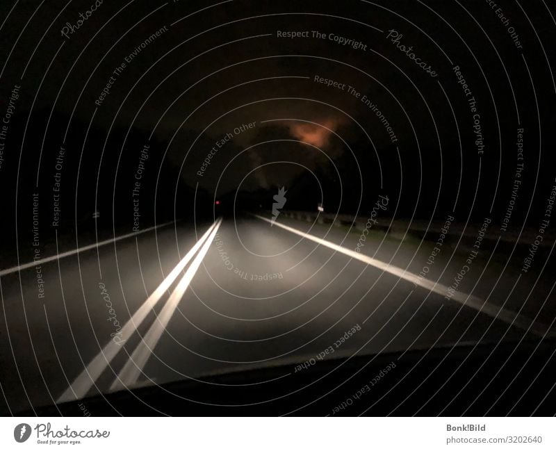 Tunnelblick Rauschmittel Alkohol Abenteuer Ferne Freiheit Nachtleben ausgehen clubbing Verkehrswege Straßenverkehr Autofahren gefährlich dunkel Explosion Licht