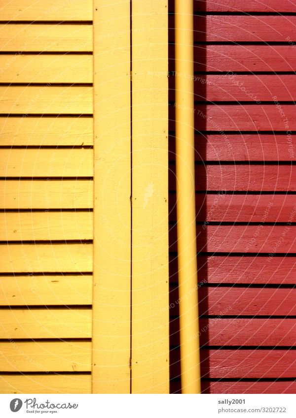 gelb-rot... Skandinavien Schweden Norwegen Haus Mauer Wand Fassade Holz ästhetisch Fröhlichkeit mehrfarbig Tradition Holzwand Anstrich Farbfoto Außenaufnahme