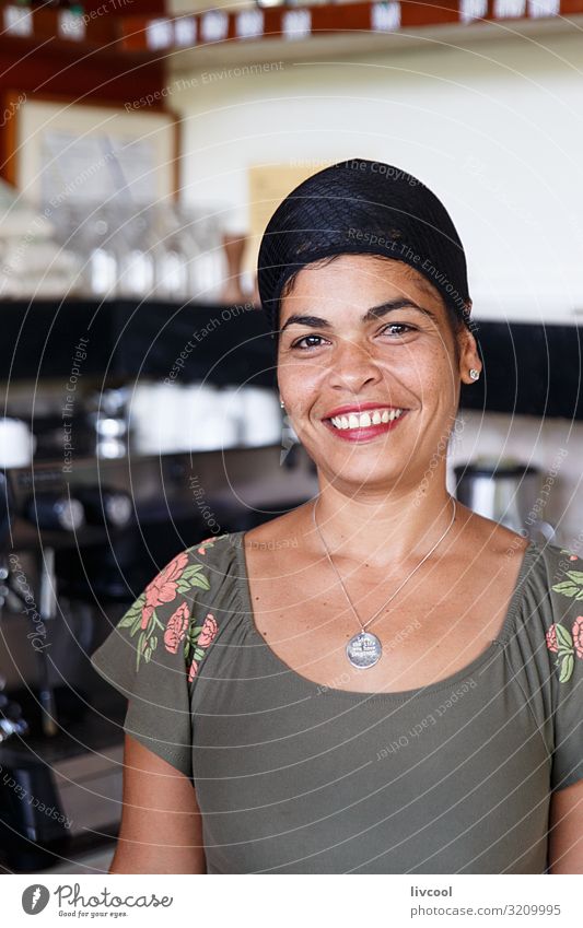 Kellnerin serviert Kaffee in Las Terrazas, Artemisa - Kuba Lifestyle Ferien & Urlaub & Reisen Tourismus Ausflug Haus Mensch feminin Frau Erwachsene Haut Kopf