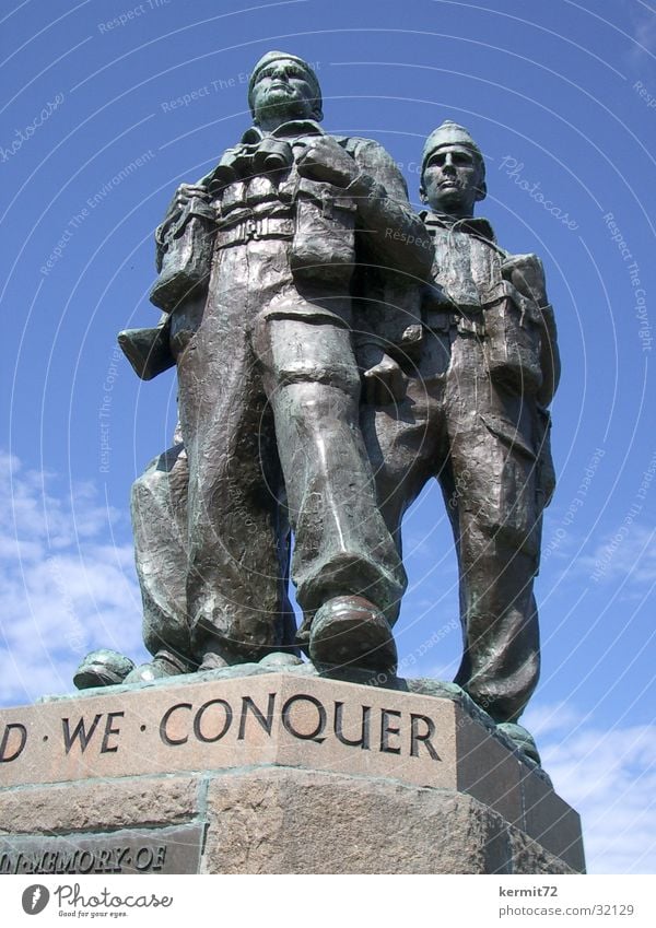 United we conquer Denkmal Soldat Bronze Statue bedrohlich Wahrzeichen Macht Kriegsdenkmal Eroberer Stein Kriegerdenkmal