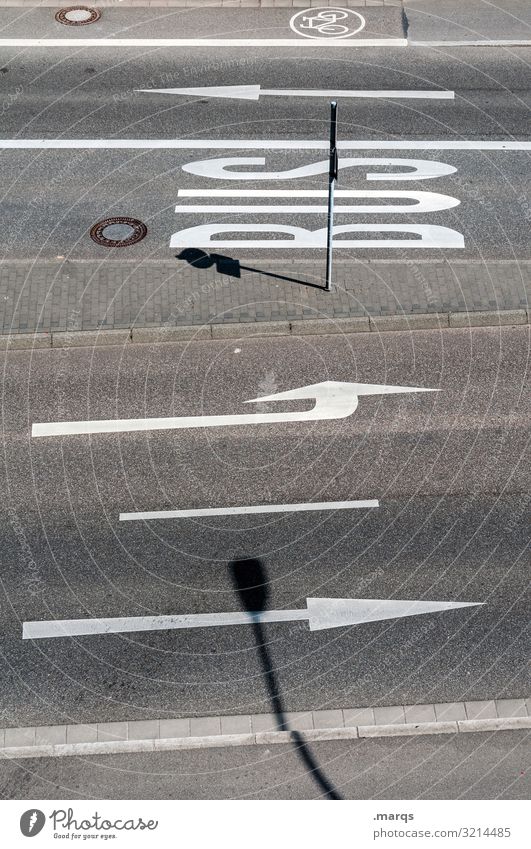 Fahrbahnmarkierungen Straße Straßenverkehr Pfeil Bus Typographie Linie Vogelperspektive Radweg Ordnung