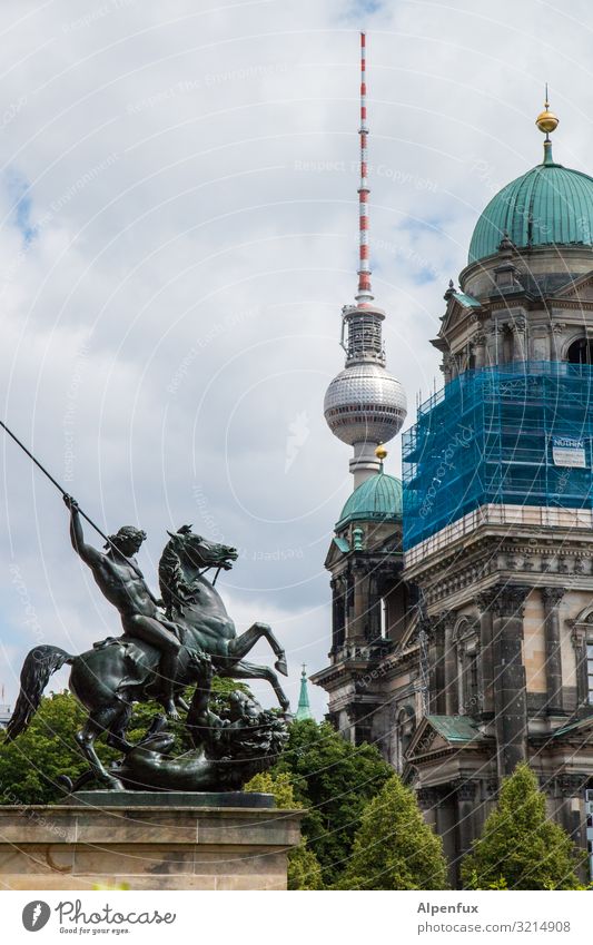Vorsicht, scharf | Spitzen und Speere Skulptur Berlin Hauptstadt Stadtzentrum Sehenswürdigkeit Wahrzeichen Denkmal Berliner Fernsehturm