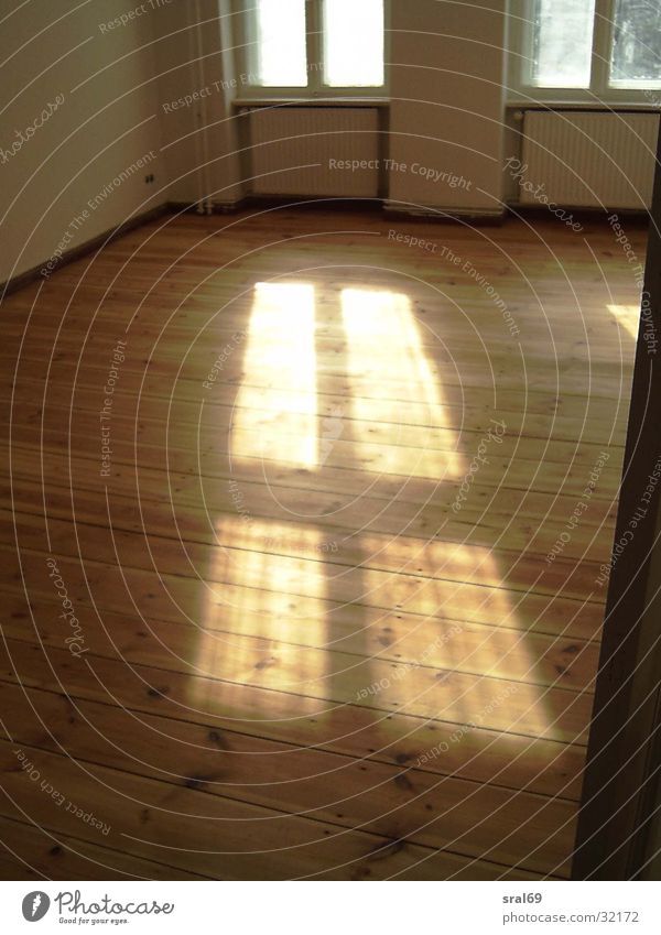 Holz-Fussboden-Fenster Holzfußboden Fensterkreuz Licht Architektur Sonne Rücken
