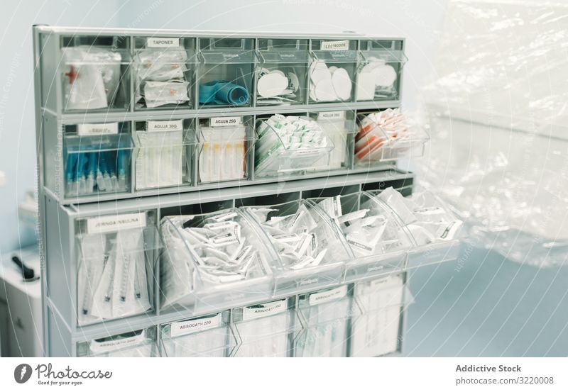Lagersystem für Krankenhausbedarf medizinisch Proviant Medikament Schublade Labor Spritze bandagieren Medizin Klinik Behandlung Pflege steril Einwegartikel