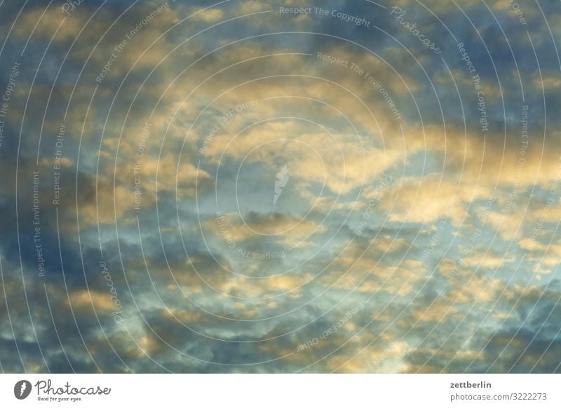 Himmel mit Wolken Himmel (Jenseits) Wetter Meteorologie Wolkenfeld Gewitter drohend dunkel Sommer Klima Klimawandel Abend Dämmerung Froschperspektive