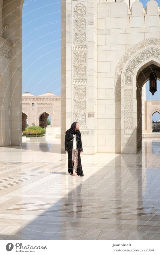 Sultan Qaboos Moschee in Muscat Stil Ferien & Urlaub & Reisen Abenteuer Freiheit Sommer Frau Erwachsene 1 Mensch 30-45 Jahre Kunstwerk Architektur Maskat Oman