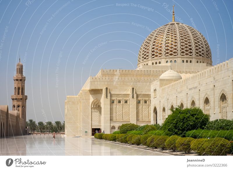 Sultan Qaboos Moschee in Muscat Ferien & Urlaub & Reisen Wahrzeichen Kunstwerk Sommer Maskat Oman Naher und Mittlerer Osten Palast Platz Sehenswürdigkeit