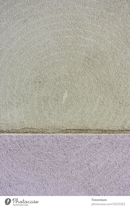 Hauswand mit Sockel Bamberg Stadt Mauer Wand Stein Linie ästhetisch grau grün violett Gefühle Ordnung Putz dezent graphisch Farbfoto Außenaufnahme Menschenleer