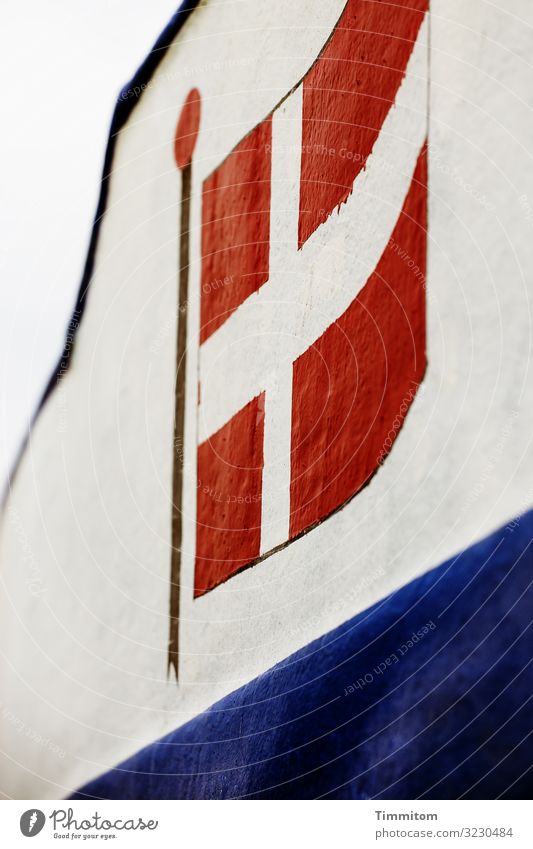 Dänische Flagge - selbst gemacht Dänemark dänisch rot weiß blau Flaggenmast selbstgemacht gemalt Außenaufnahme Menschenleer Schiff Boot Himmel Nationalstolz