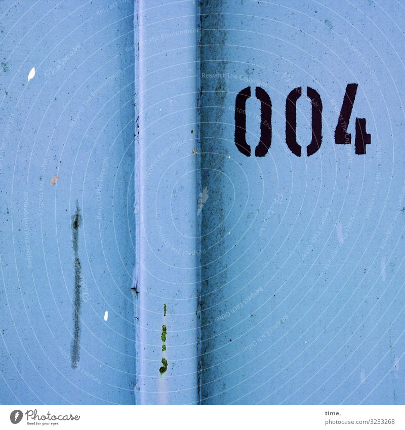 007 war verhindert Container Metall Rost Ziffern & Zahlen Linie Streifen dunkel eckig kaputt trashig blau schwarz selbstbewußt Kraft Ausdauer standhaft