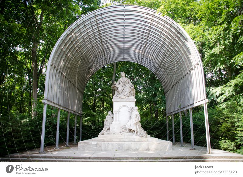 Schutz für Richard Wagner Sightseeing Skulptur Sommer Baum Park Tiergarten Schutzdach Denkmal sitzen historisch Originalität Ehre Kultur Qualität Stil