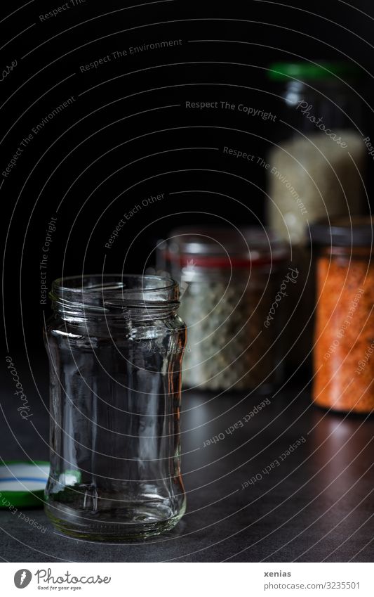 leeres Marmeladenglas Lebensmittel Hülsenfrüchte Glas Glasbehälter Bügelverschluß kaufen nachhaltig ökologisch unverpackt plastikfrei Textfreiraum rechts