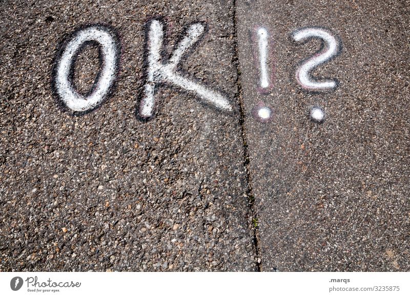 OK!? | Geschriebenes Asphalt Fragezeichen Ausrufezeichen Schriftzeichen Kommunizieren gut Beratung alles klar empathisch Fragen Farbfoto Außenaufnahme