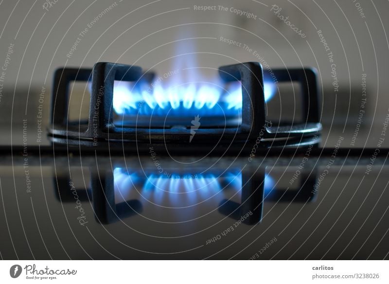 Gasflamme | noch brennt sie Feuer Brand Kreis ring of fire Gasbrenner Küche kochen & garen propan Erdgas Energie Gaskrise Nordstream Gasumlage Gaspreis