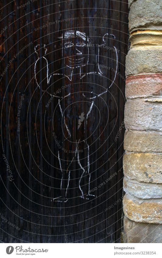 starker Mann Mensch maskulin Erwachsene Körper Muskulatur 1 Kunst Künstler Kunstwerk Zeichnung Kreidezeichnung Haus Mauer Wand Eingangstor muskulös sportlich