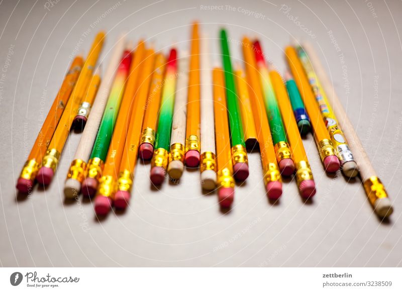 Bleistifte Hobelbank mehrfarbig Farbstift Entwurf Farbe Mediengestalter Grafiker Grafik u. Illustration Kreativität Kreide kreieren Kunst Künstler Gemälde