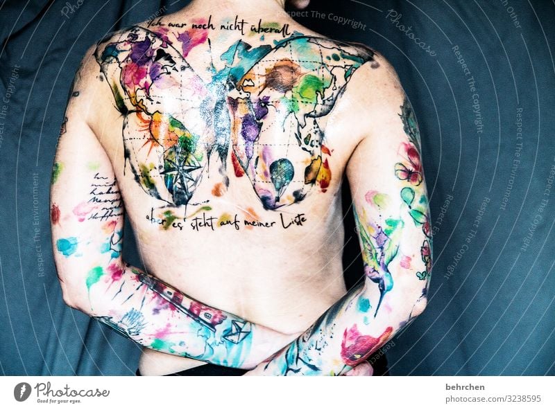 hau(p)tsache | bunt Frau Erwachsene Körper Haut Rücken Arme 30-45 Jahre Tattoo ästhetisch außergewöhnlich Coolness fantastisch schön Erotik Kraft Willensstärke