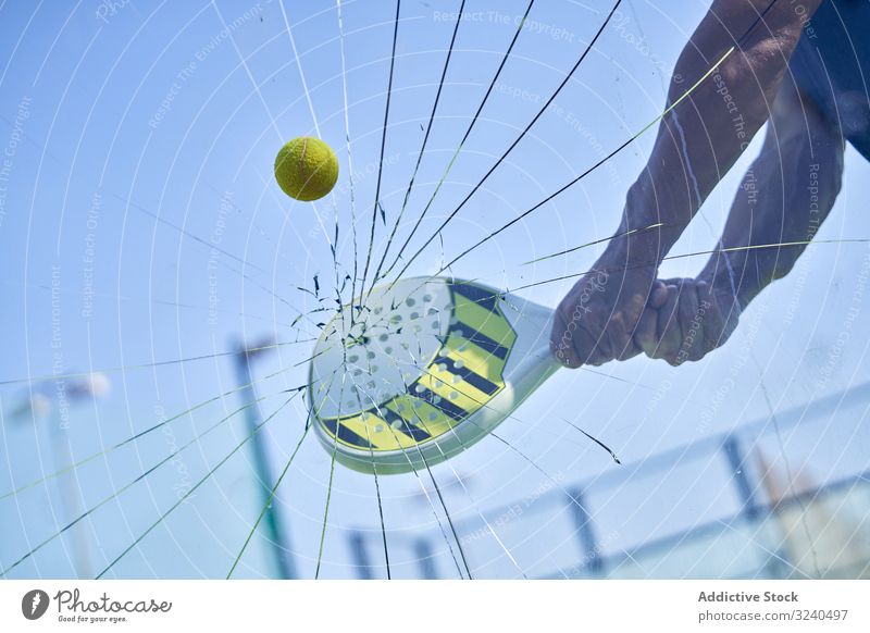 Getreide-Tennisspieler zerbricht Glas Spieler aufschlagen Pause Paddel Ball Riss Gericht Training Sport Remmidemmi Lifestyle Streichholz professionell Schaden
