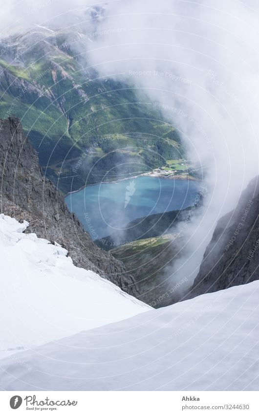 Blick vom Svartisengletscher Ferien & Urlaub & Reisen Abenteuer Klettern Bergsteigen Natur Klima Klimawandel Gletscher Fjord Norwegen blau grün weiß entdecken