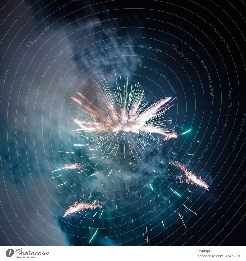 A Star is born Feuerwerk Feste & Feiern Silvester u. Neujahr Geburtstag mehrfarbig blau rot türkis explodieren Explosion Freude Glück Party Veranstaltung Show