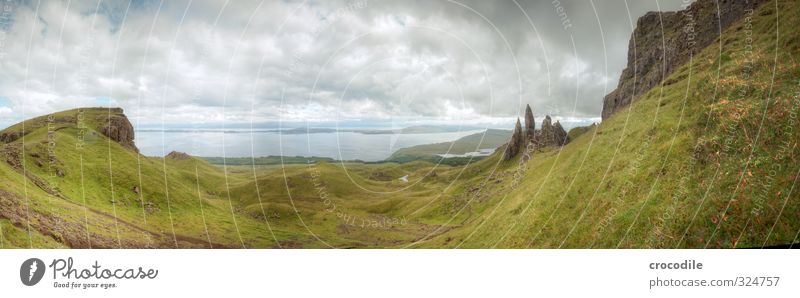 # 763 Old Man of Storr Schottland wandern Felsen dunkel Gras Meer Panorama (Aussicht) Panorama (Bildformat) Farbfoto Gedeckte Farben