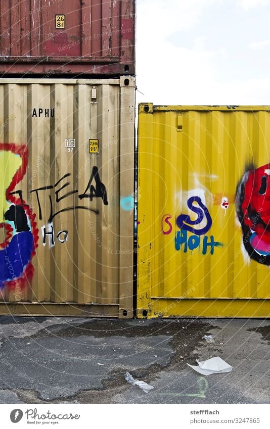 Container Love Güterverkehr & Logistik Übersee Stadt Hafenstadt Parkplatz Berufsverkehr Lastwagen Containerschiff Güterzug Schriftzeichen Graffiti warten eckig