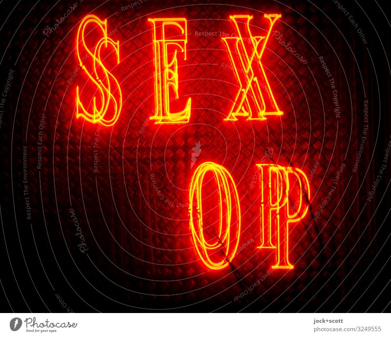SEX (SH)OP Handel Leuchtreklame Großbuchstabe Typographie kaputt rot Design Dienstleistungsgewerbe Erotik Doppelbelichtung Schaufenster Freisteller Nacht
