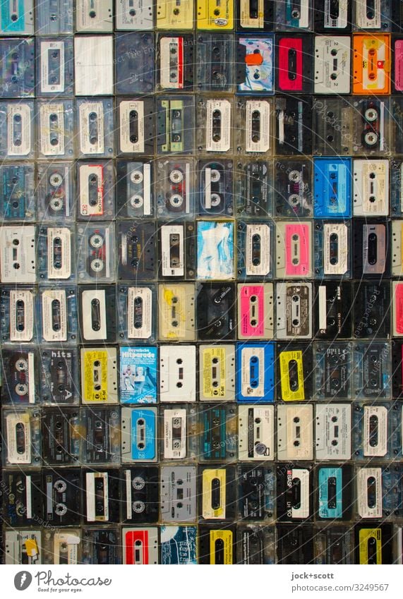Fundus von Musikkassetten Design Unterhaltungselektronik Subkultur analog Dekoration & Verzierung Sammlung Streifen einzigartig klein Originalität retro viele