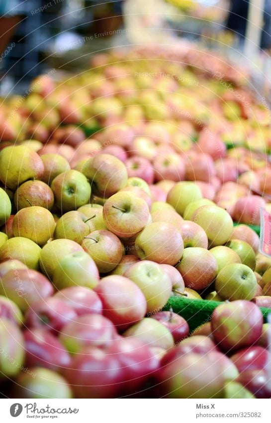 Wochenmarkt Lebensmittel Frucht Apfel Ernährung Bioprodukte Vegetarische Ernährung Diät frisch Gesundheit saftig sauer süß kaufen Ernte verkaufen Apfelernte