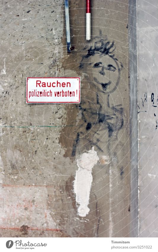 Immer heiter Rauchen Konstanz Industrieanlage Mauer Wand Ecke Beton Metall Hinweisschild Warnschild Graffiti trashig braun grau rot weiß Rauchen verboten