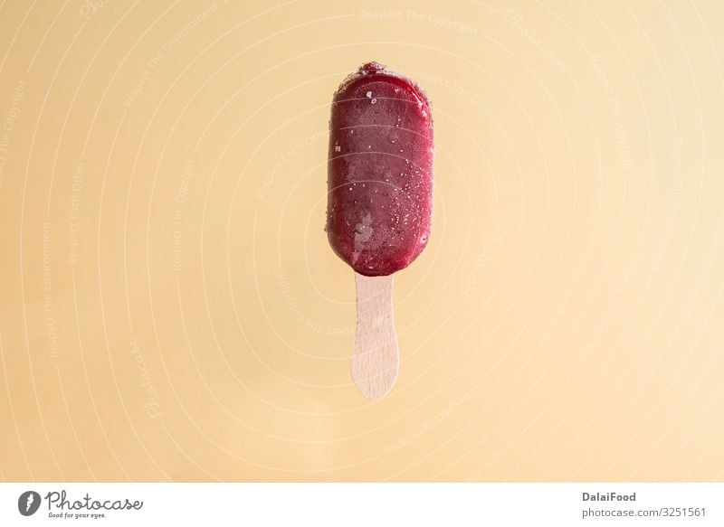 Eisstiele von Erdbeere Frucht Dessert Speiseeis Saft Sommer Menschengruppe Sammlung Holz Coolness frisch gelb rosa rot weiß Hintergrund kalt Sahne