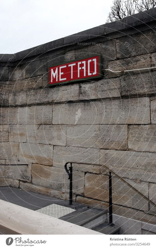 metro Paris Stadt Hauptstadt Menschenleer Mauer Wand Fassade Verkehr Verkehrsmittel Öffentlicher Personennahverkehr U-Bahn Tourismus Güterverkehr & Logistik
