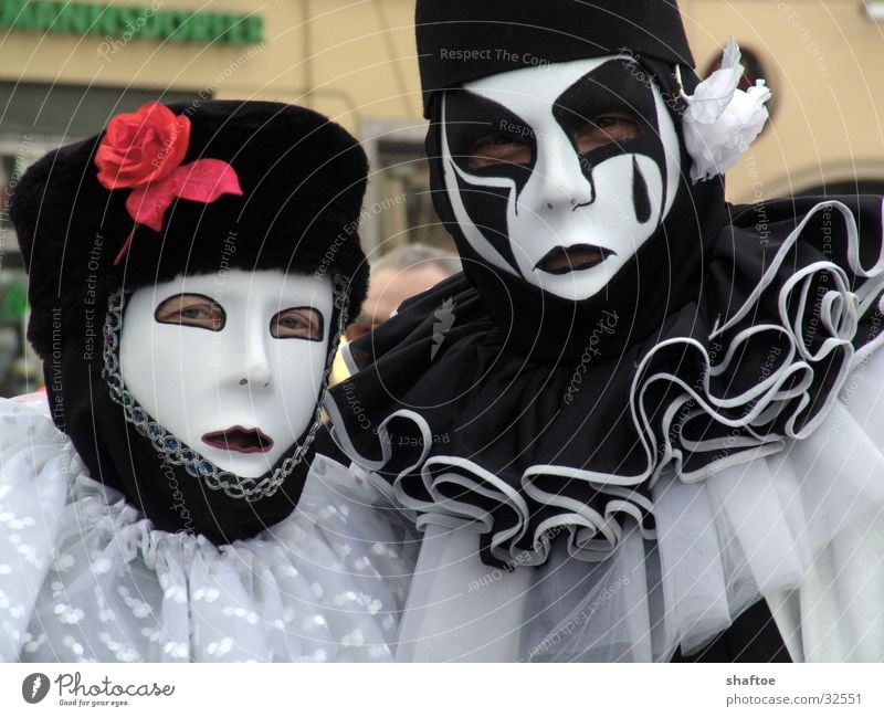 Karneval Clown Kragen Schminke geschminkt Mann Frau Mensch Maske Schwarzweißfoto verkleiden Paar paarweise
