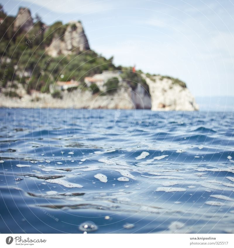 küste Umwelt Natur Landschaft Wasser Himmel Sommer Felsen Wellen Küste Meer Adria Kroatien Istrien frisch maritim nass blau Erholung Idylle