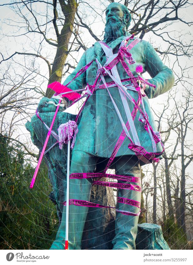 Vater vom alten Geschlecht Skulptur Kreuzberg Denkmal Dekoration & Verzierung Staubwedel historisch lustig rosa türkis Ehre Gerechtigkeit Kreativität