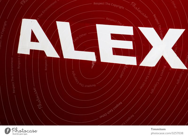ALEX Alex Name Beschriftung Schiff Schiffsrumpf weiß rot Großbuchstaben Menschenleer Außenaufnahme