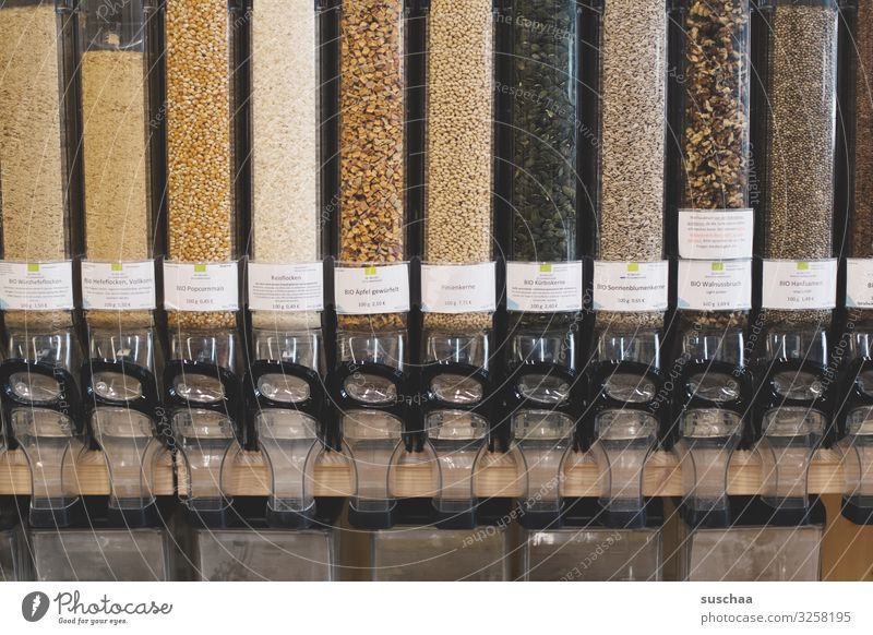 selbst abfüllen (4) Glasbehälter Bioprodukte Getreide Müsli Ladengeschäft Selbstbedienung nachhaltig ohne Verpackung unverpackt Regal ökologisch Umweltschutz