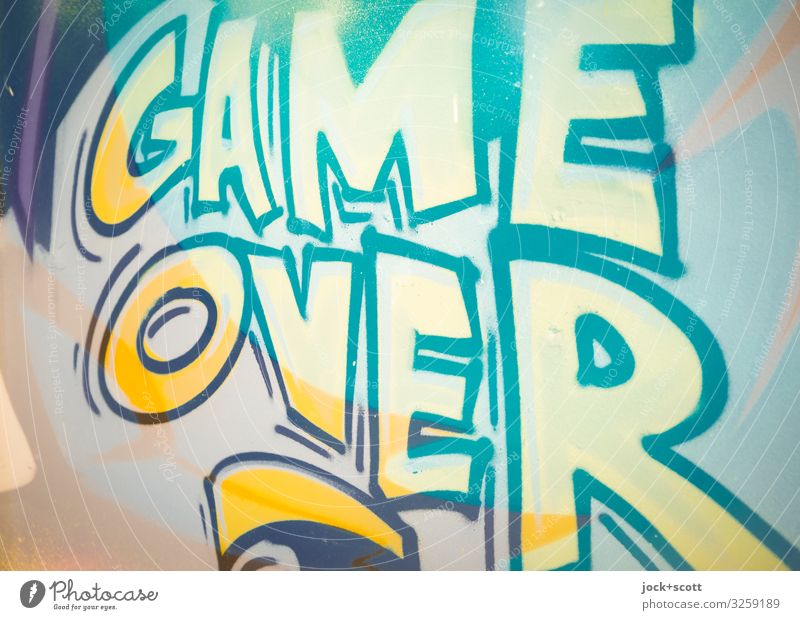 Game Over Stil Straßenkunst Wand Graffiti Wort Englisch Großbuchstabe Typographie Coolness gelb Ende Kreativität Misserfolg verlieren Doppelbelichtung Spielen