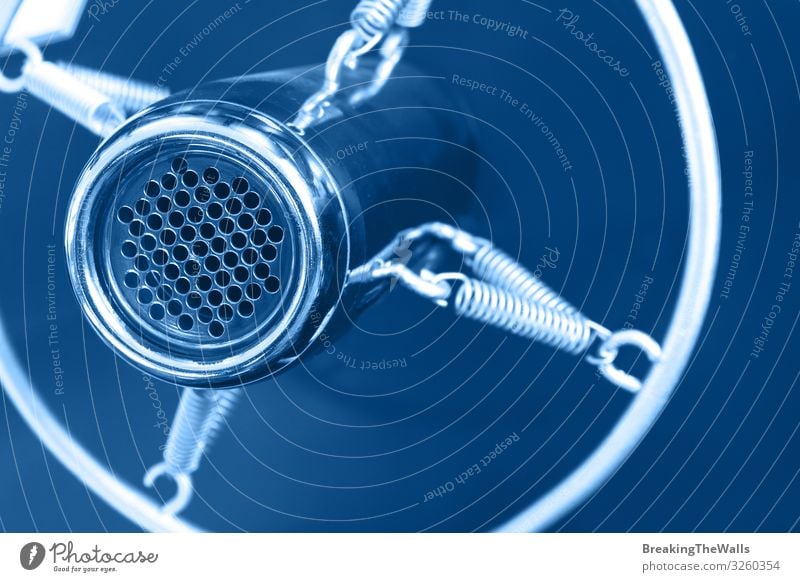 Nahaufnahme eines alten runden Studio-Stimmmikrofons Musik Medienbranche sprechen Technik & Technologie Unterhaltungselektronik Metall dunkel retro blau Farbe