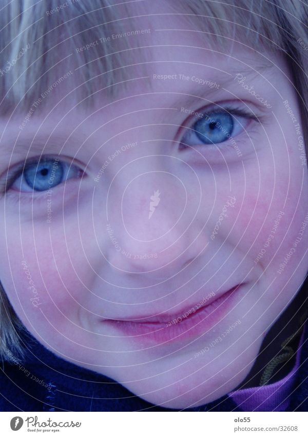 Melina Porträt Mädchen Kind Blaue Augen Nahaufnahme