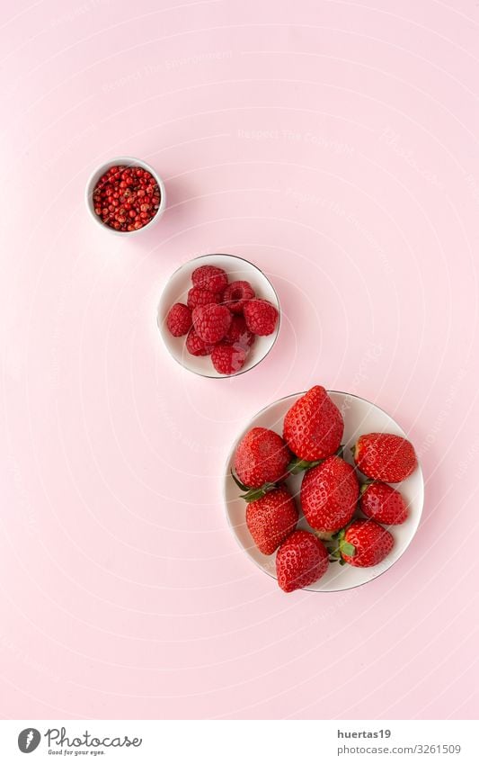 Sortiment an rotem Obst und Gemüse von oben Lebensmittel Frucht Vegetarische Ernährung Diät Lifestyle Gesunde Ernährung frisch natürlich rosa Farbe