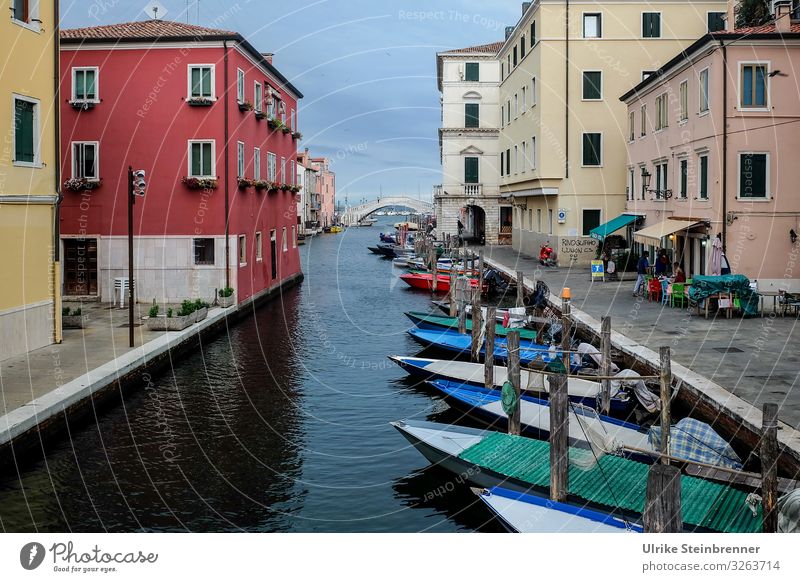 Bootsliegeplätze auf dem Canal Vena in Chioggia Ferien & Urlaub & Reisen Tourismus Ausflug Sightseeing Städtereise Italien Europa Dorf Fischerdorf Kleinstadt